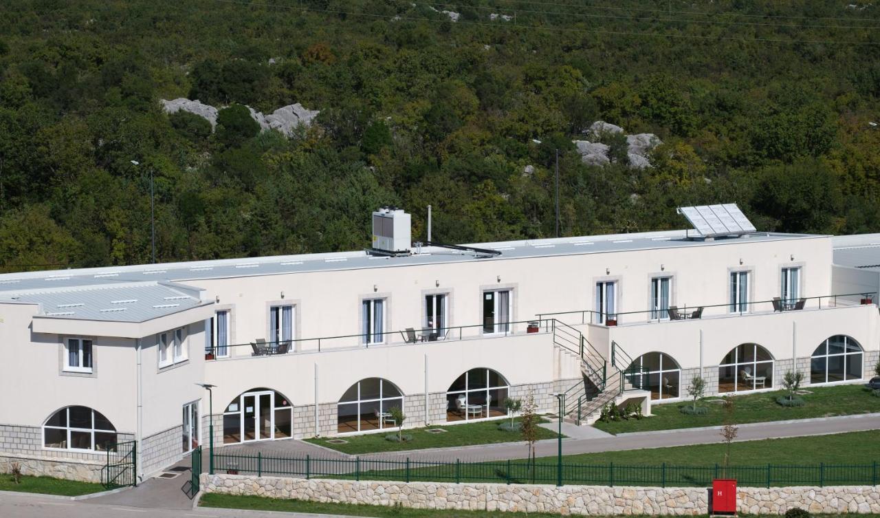 Sl Olimp Aparthotel Trebinje Eksteriør bilde
